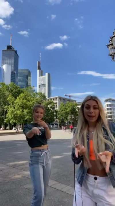 &Auml;ltere TikToks mit Chany Dakota