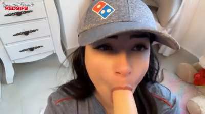 J&aacute; pensou se voc&ecirc; fizesse o pedido de pizza e a sua entrega fosse por essa entregadora feito a nossa princesa Emanuelly Raquel? &Eacute; de esquecer a pizza e mandar ver nessa entregadora gostosa. Um roleplay j&aacute; dispon&iacute;vel no Onlyfans por 50% off, Privacy 70% of