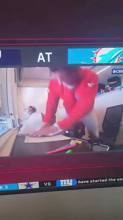 [Highlight] Buffalo Bills Coaches box just after their loss to the 3-0 Miami Dolpins