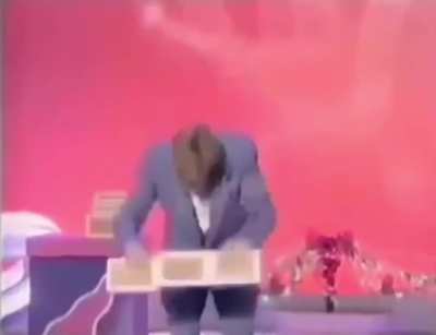Talent show guy seems like he has three arms
