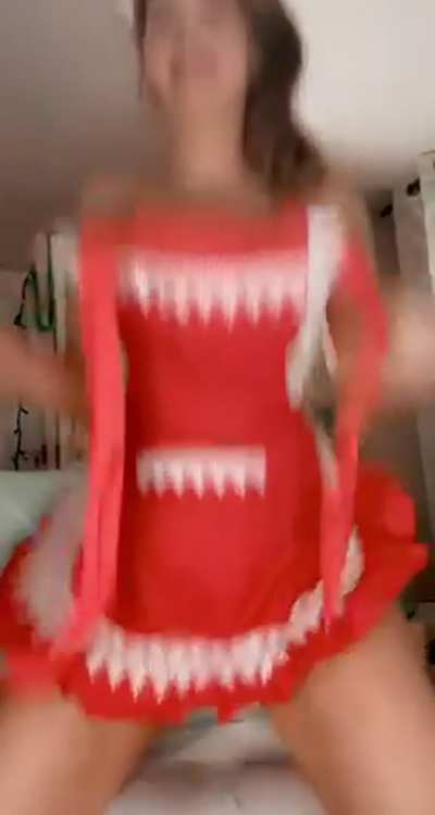 POV: I&rsquo;m your sweet housewife and I go ::THUMP:: [titty drop reveal]