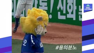 Hate to see on field violence in sports