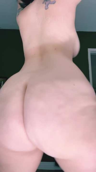 I&rsquo;m respectfully asking you to please help stretch out my ass 😩