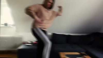 Also hier ist der Alert. Ich bin nur mit dem Teil wo die D&auml;vid Voice sind etwas unzufrieden. Eventuell kommt die Tage noch ne 2 Version. Kommt darauf an ob ich Zeit daf&uuml;r habe. Schule dies das. Schreibt mir einfach mal in die Comments ob's euch gef&auml;llt.