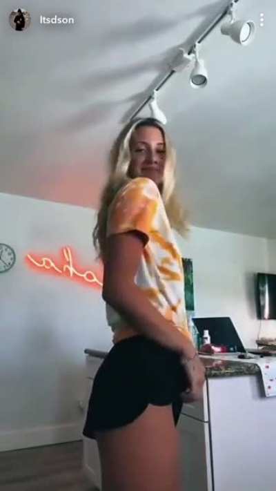 Anyone know her @