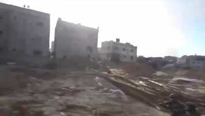 Hamas suicide bomber rushes a group of Israeli soldiers from behind, gets taken out before he can detonate his explosives.