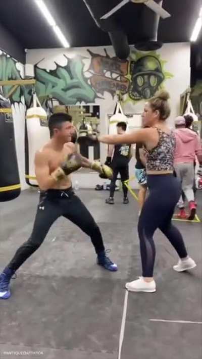 This trainer&rsquo;s incredibly fast hand speed