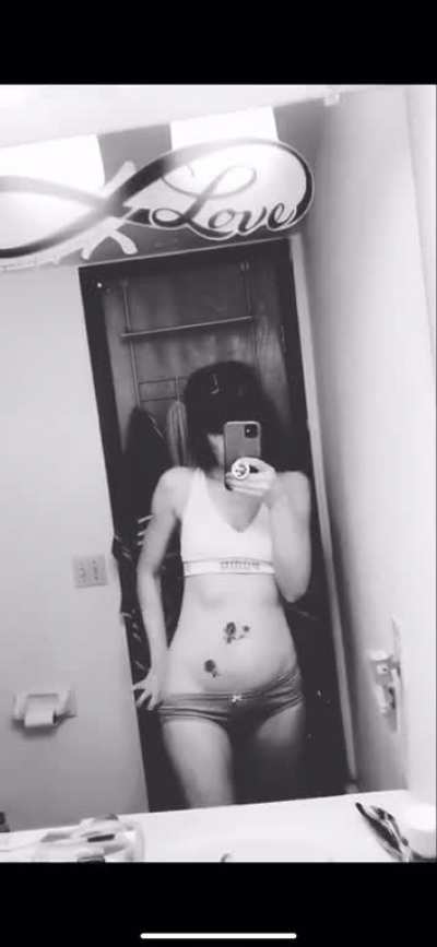 @_xoxo_lindsey Yup I&rsquo;m adding myself to this shit.