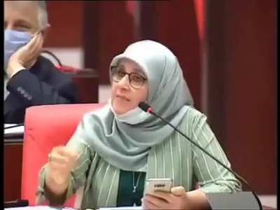 AKP h&uuml;k&uuml;mettir Devlet değildir. Diyanet Kurumdur Din değildir AKP ve Diyanet kutsal değildir. AKP'yi eleştirmek Devleti eleştirmek değildir. Diyaneti eleştirmek Islamı eleştirmek değildir.