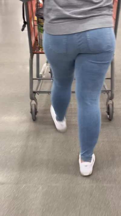 My ass when I&rsquo;m out shopping has such a happy bounce to it 