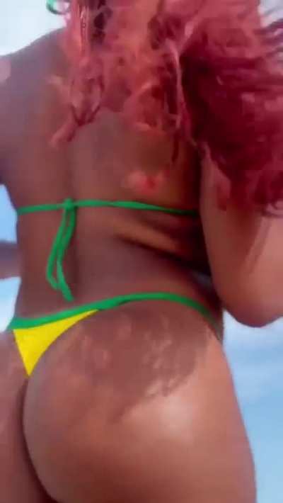 Larissa Nunes (Brazilian Actress)
