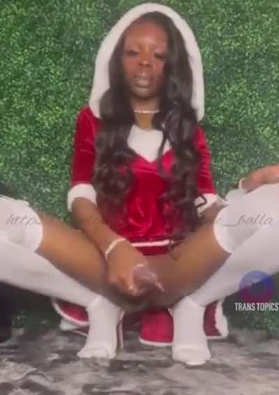 Santa&rsquo;s Little Helper With A Big Present🍆