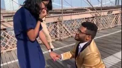 WCGW proposing on the highly trafficked Brooklyn Bridge