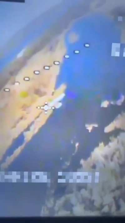 Dogfight between Ukrainian FPV drone and a Russian drone