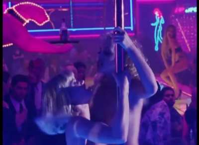 Elizabeth Berkley grinding her bare pussy lips on Rena Riffel's leg in Showgirls