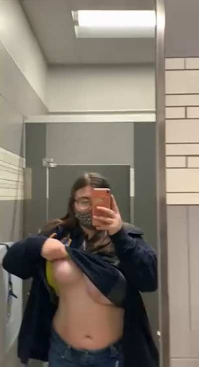 My coworker walked in as soon as this video ended, hope she enjoyed it😅 [oc]