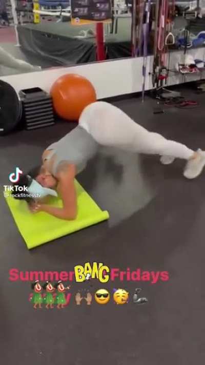 Girls do stuff like this at the gym and get mad when you stare 😂