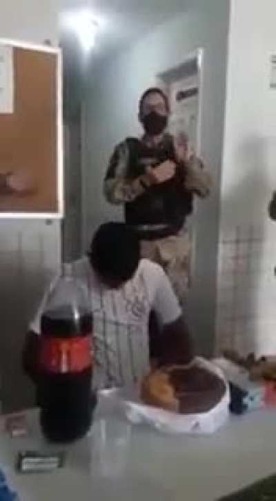 The Brazilian police, which did not arrest anyone under the age of 18, celebrated the birthday of a criminal who just turned 18 and arrested him.