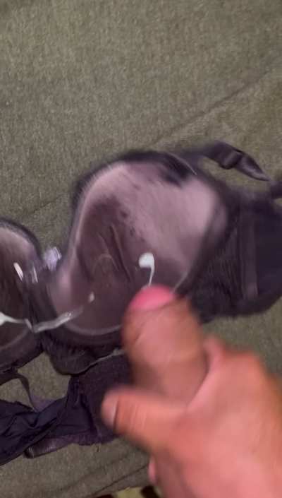 Cum on small used black bra 