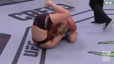 "Cocky" MMA girl knows the wrong kind of 'Head' movement, learns the boxing one from slick Holly Holm