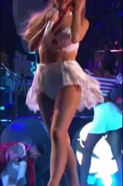 I don't know who made this video, but holy shit this is hot
