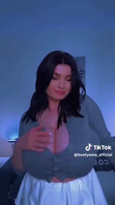 @bustyemma_official