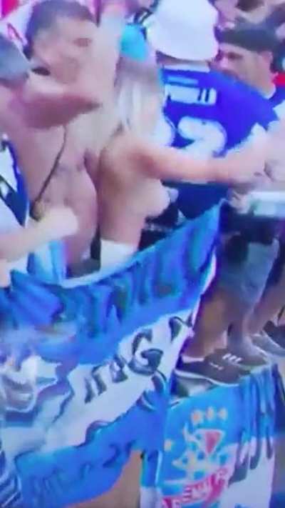 Argentine fan celebrating World Cup win forgets she&rsquo;s in Qatar