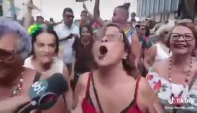 "do you really like carnival?" "I LOVE IT! I LOVE IT! I LOVE CARNIVAL, I LOOOOOOO-"