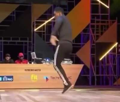 One legged man do back clip and breakdancing