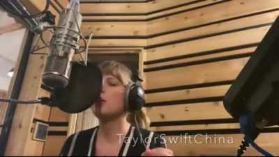New video of Taylor recording &ldquo;Betty&rdquo;!