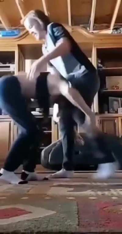 Kadın &ouml;ld&uuml; amk