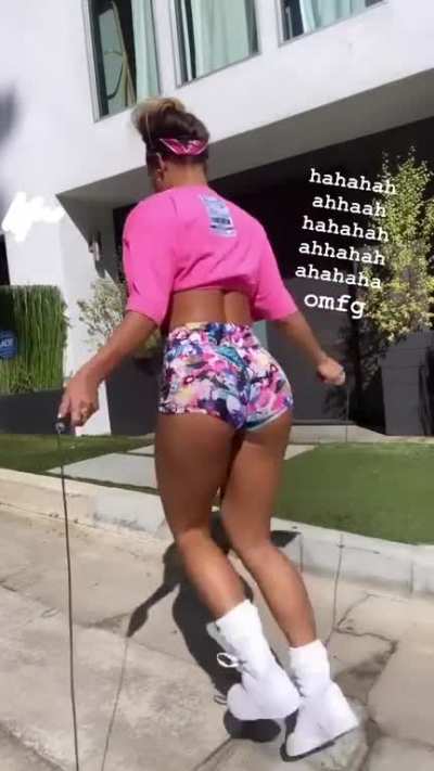 Skipping 🍑