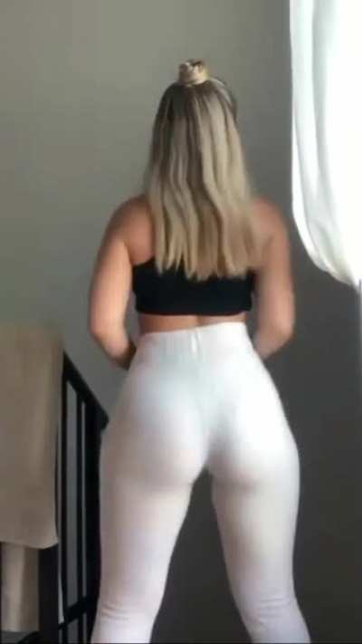 Do you like my flare pants? 😜