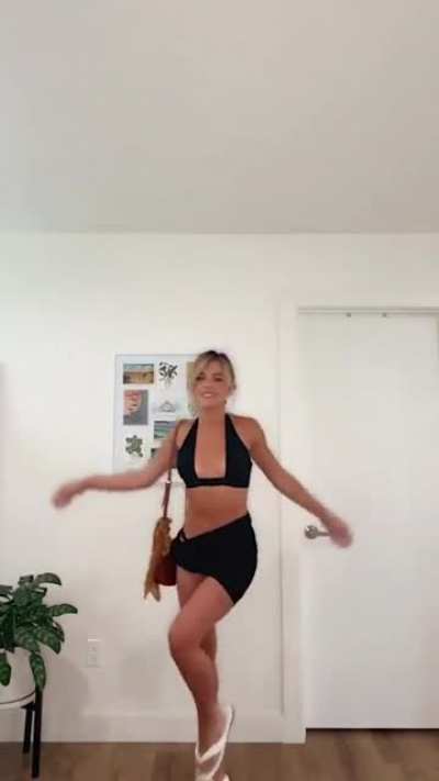 Hot AF black bikini🔥