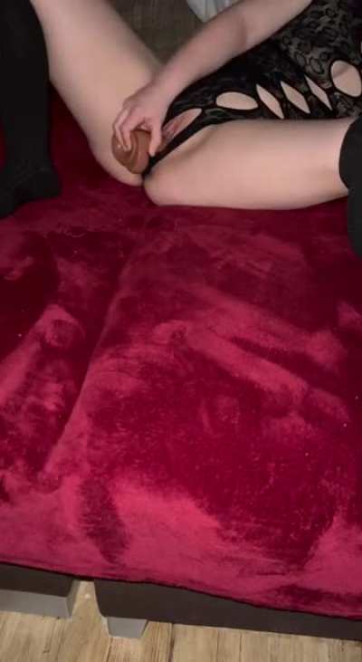 Chce&scaron; vidět, jak si hraju? Napi&scaron; mi na OF a uk&aacute;žu ti 😈