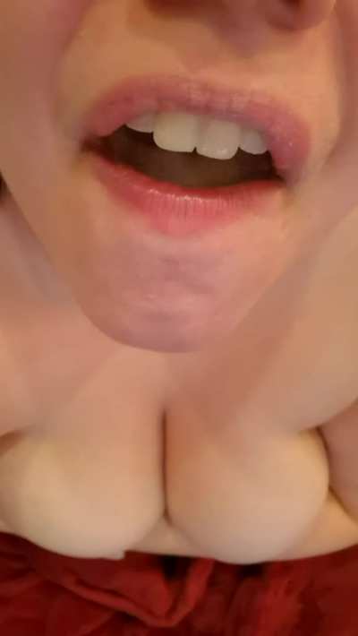 A perfect week starts with me smiling and swallowing your cum 🥵