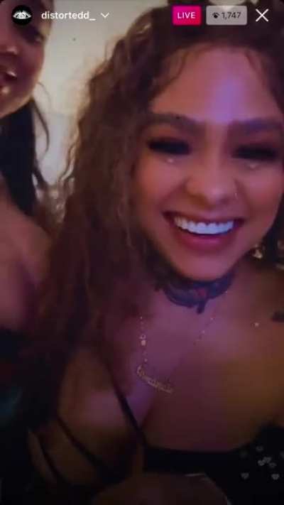 👀