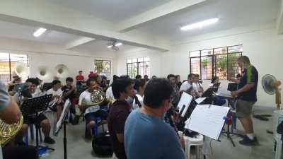Philippine band playing Erika