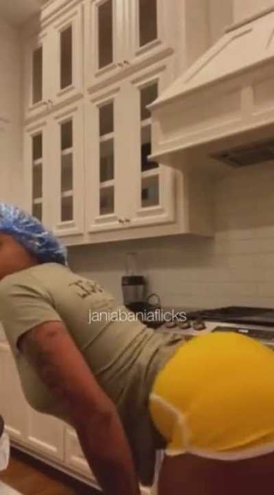 y&rsquo;all would kill her shit from the back don&rsquo;t lie