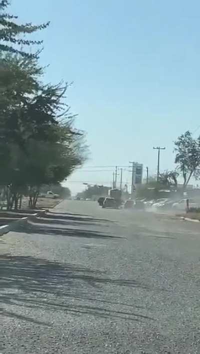 TODAY HERE IN SONORA: Shootout in the middle of the day in Ciudad Obregon leaves a 20 year old man killed and 1 woman injured, no idea who against who