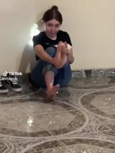 Latina Dirty feet