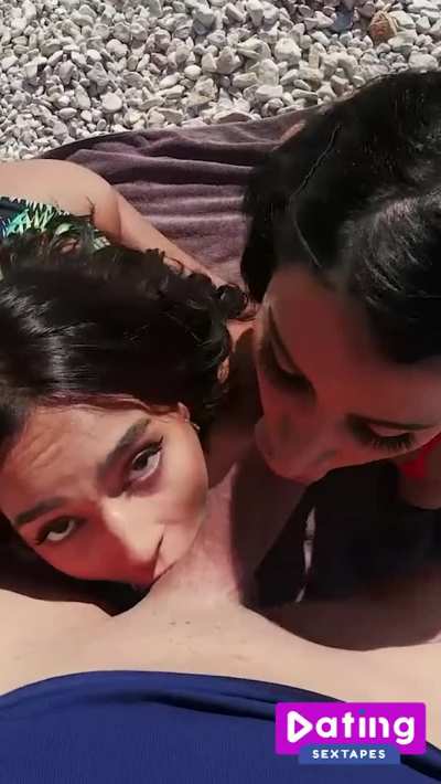 Double blowjob in Public