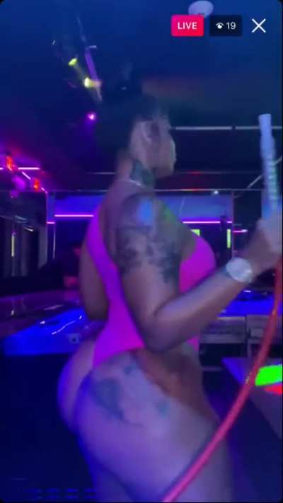 Lee live