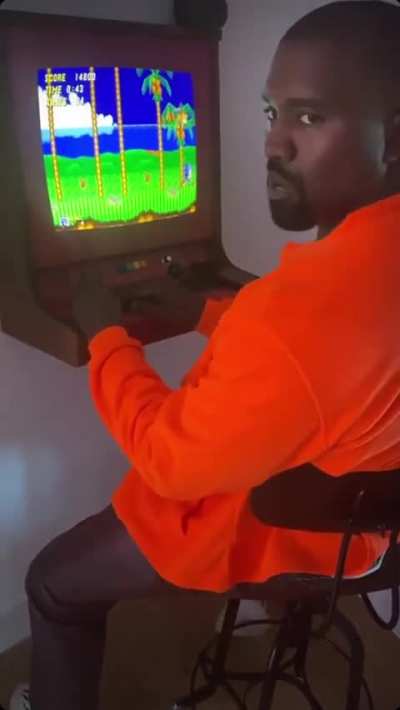 Throwback Kanye playing Sonic at Kid Cudi&rsquo;s house