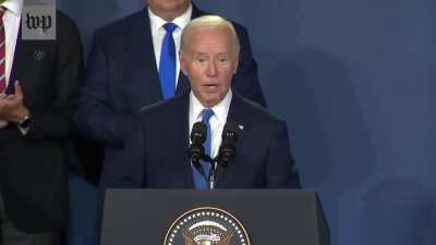 Biden introduces Zelensky as "Putin"