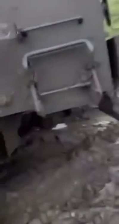 Ukranians got stuck in mud