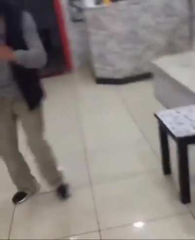 adem reis gazapizm sağı solu kes eşliğinde dans ediyor
