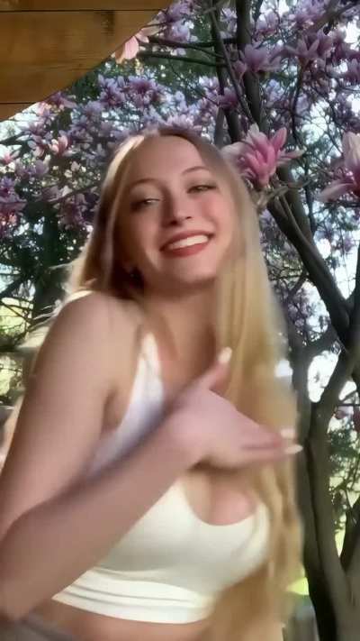 Sophia in slow motion (link for 4k 60 fps in comments)