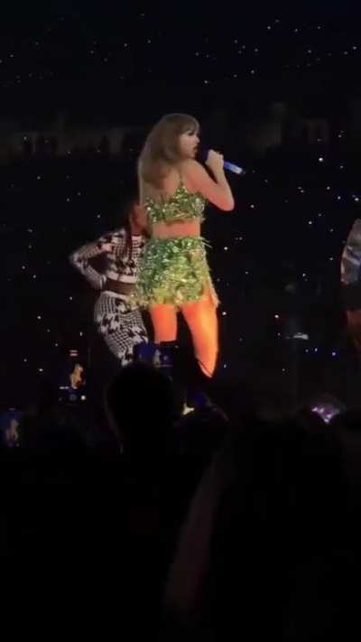 Shake that ass baby