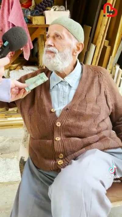 "What is the best thing in your life?" A poor lebanese man answers!
